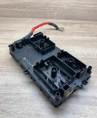 Opel Insignia A Fuse module 13275881 13255300