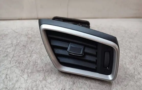 Nissan X-Trail T32 Dashboard side air vent grill/cover trim 687604EA0A