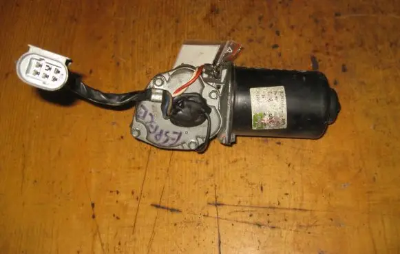 Renault Espace II Front wiper linkage and motor