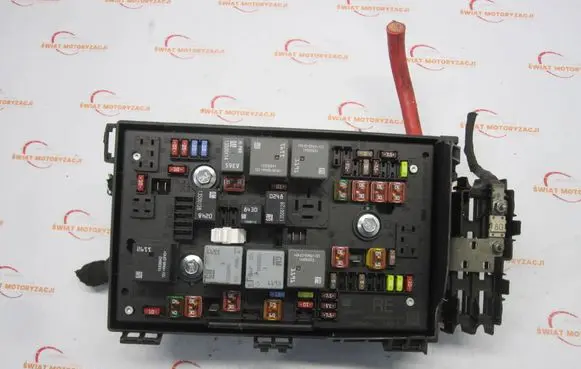 Opel Astra J Fuse module C11000139