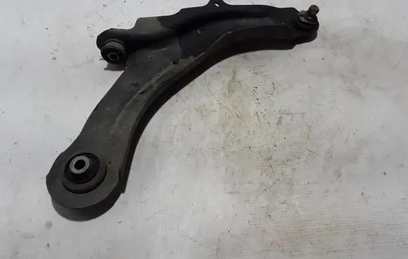 Renault Captur Front lower control arm/wishbone 545047954R