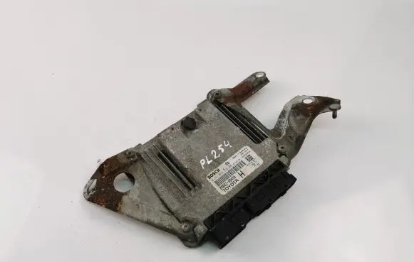 Toyota Yaris Engine control unit/module 896610D450