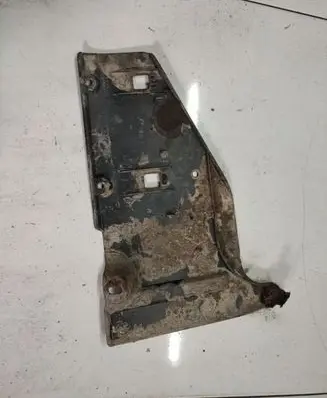 Volkswagen PASSAT B4 Engine splash shield/under tray 