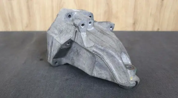 Mercedes-Benz SLK R172 Engine mounting bracket 6512234004 A6512234004