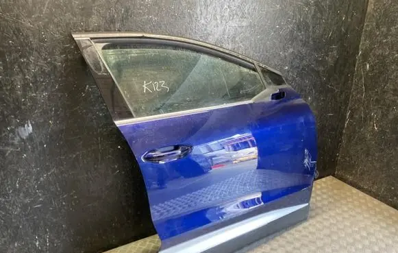 Audi Q4 e-tron Front door