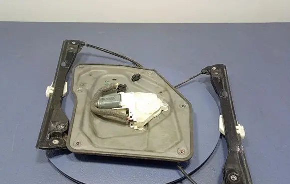 Skoda Superb B6 (3T) Front door window regulator with motor 