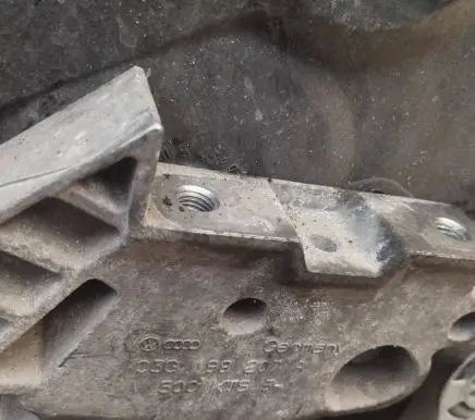 Volkswagen Golf V Engine mounting bracket 03g199207