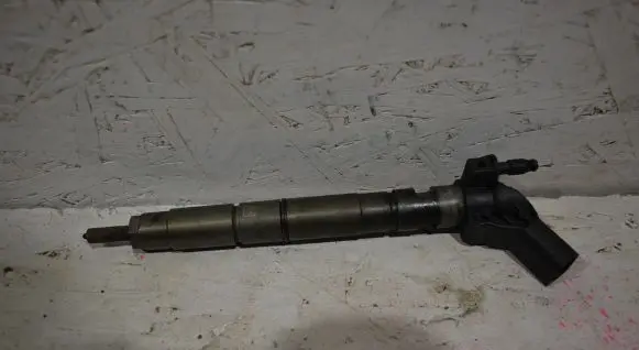 Audi A6 S6 C6 4F Fuel injector 059130277AH
