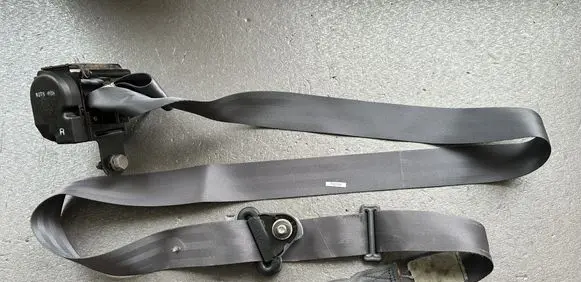 Nissan Patrol Y60 Rear seatbelt 8884420J11