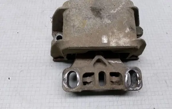 Audi A3 S3 8L Engine mount bracket