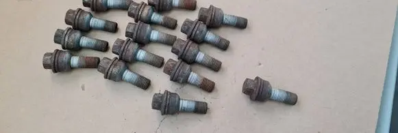 Audi Q5 SQ5 Spare wheel bolt 8R0601295