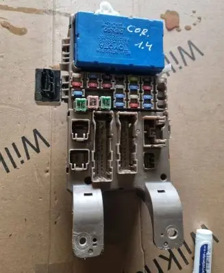 Toyota Corolla Verso E121 Fuse module