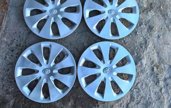 Toyota Yaris R15 wheel hub/cap/trim 426020D230