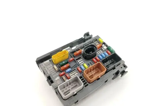 Citroen C5 Fuse module 9667044980