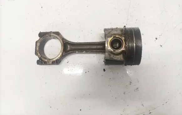 Volkswagen Golf Plus Piston with connecting rod
