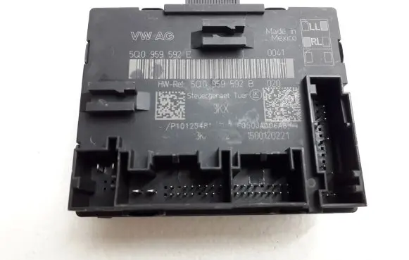 Volkswagen Golf VII Door control unit/module 5Q0959592B