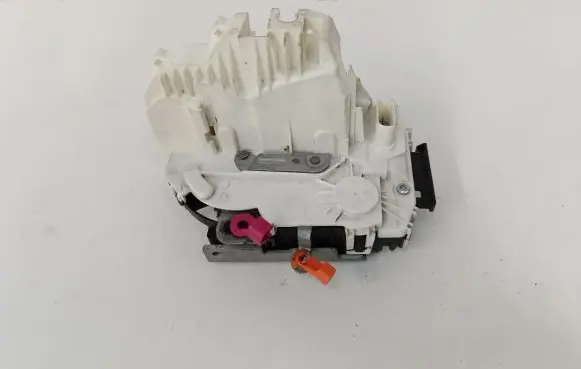 Chrysler Town & Country V Front door lock P04589693AD