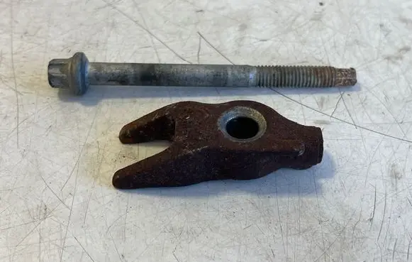 Opel Vivaro Fuel Injector clamp holder