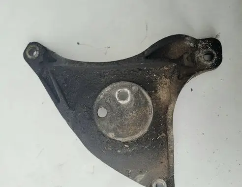 BMW 5 E39 Engine mounting bracket