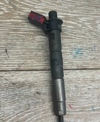 BMW 7 G11 G12 Fuel injector 8571565