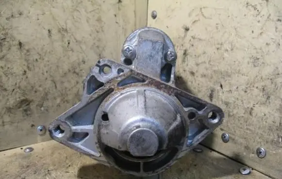 Nissan Primastar Starter motor M001T80681