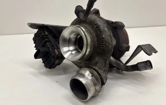 BMW 5 F10 F11 Turbo 851246403C