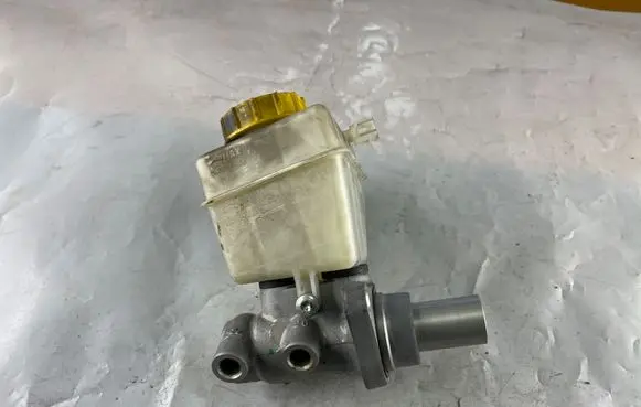Jaguar XJ X351 Master brake cylinder 03350886971