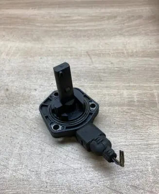 Volkswagen PASSAT B5 Oil level sensor 1J0907660B 6PR008079