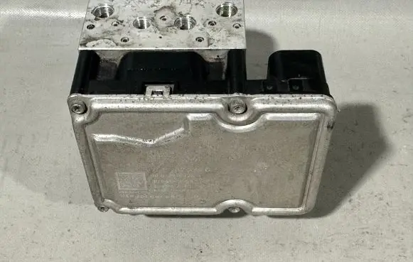 Volkswagen Touareg II ABS Pump 7P0907379G 7P0614517G