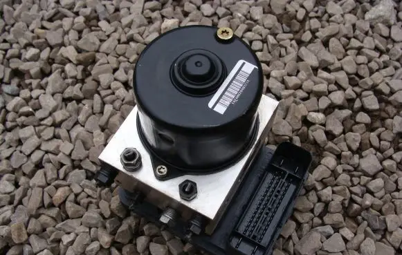 Mini One - Cooper R50 - 53 ABS Pump 6760265