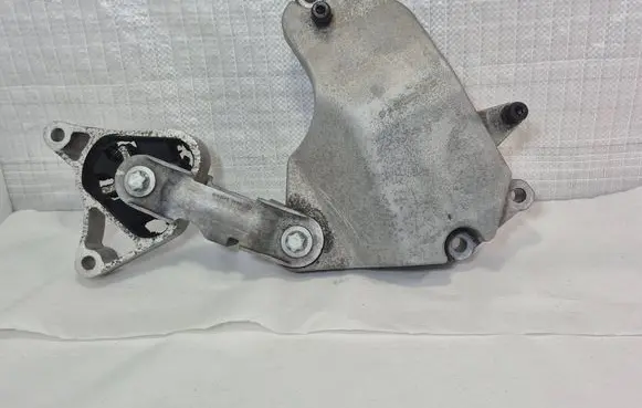 Mercedes-Benz B W246 W242 Engine mounting bracket A2702230002