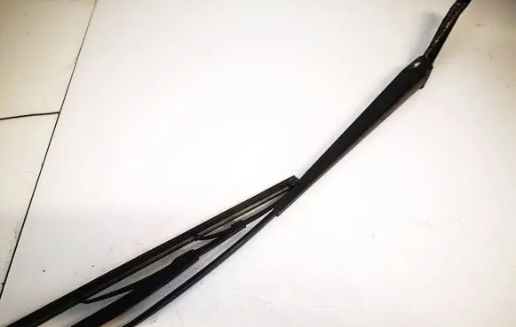 Opel Zafira A Front wiper blade arm 90582558
