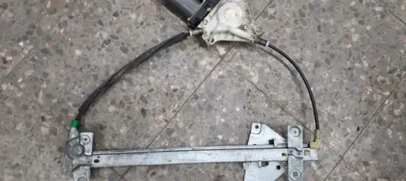 Mitsubishi Carisma Rear window lifting mechanism without motor
