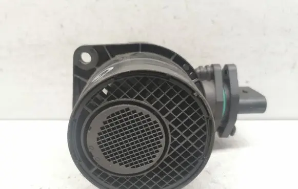 Volkswagen Golf V Mass air flow meter 0281002461