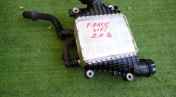 Jaguar F-Pace Intercooler radiator HX736K775AF
