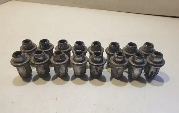 Toyota Corolla Verso AR10 Nuts/bolts 