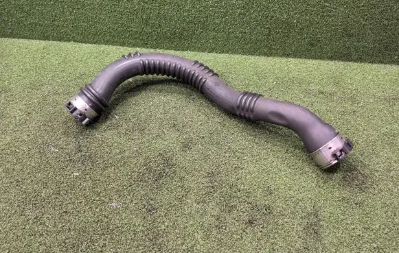 Opel Vivaro Intercooler hose/pipe 144606126R 93867727
