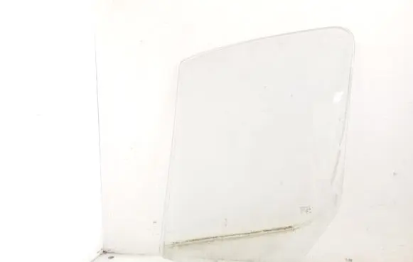 Mercedes-Benz Sprinter W906 Front door window glass four-door 43R001025