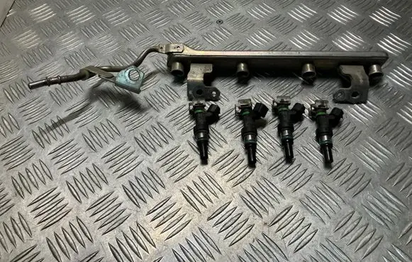 Nissan Cube Z12 Fuel injectors set FBY1160 6000129