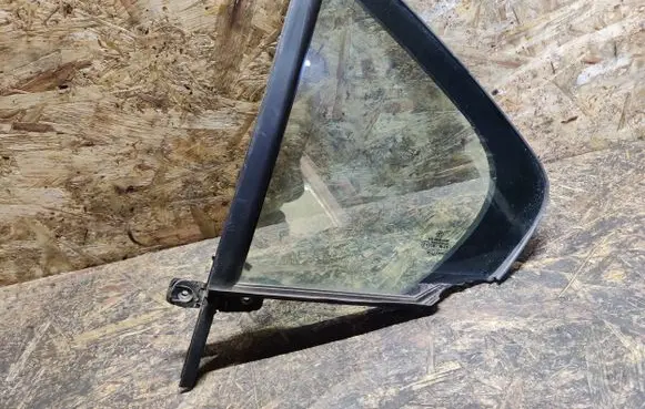 Volkswagen Jetta VI Rear vent window glass 5C6845213