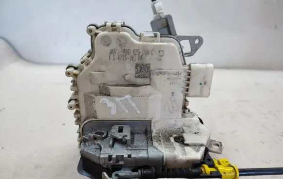 Audi A4 S4 B8 8K Rear door lock 8K0839016C