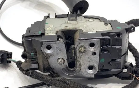 Renault Megane III Front door lock 805030003R