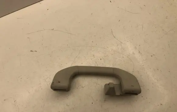 Mercedes-Benz C W204 Rear interior roof grab handle A2048100151