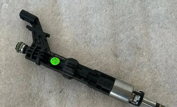 Audi Q7 4M Fuel injector 06M906036S