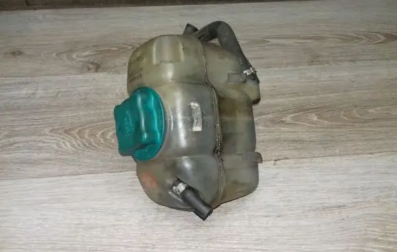Volvo S80 Coolant expansion tank/reservoir 8634227 8634226