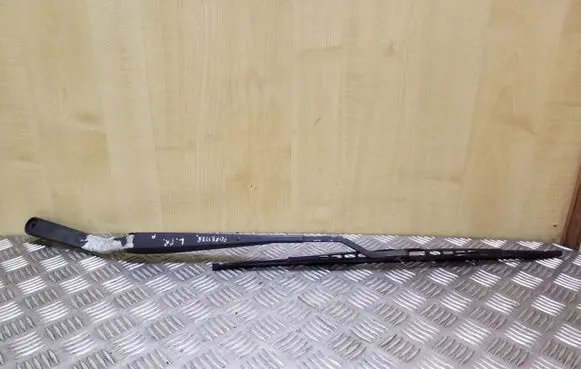 Subaru Forester SF Front wiper blade arm