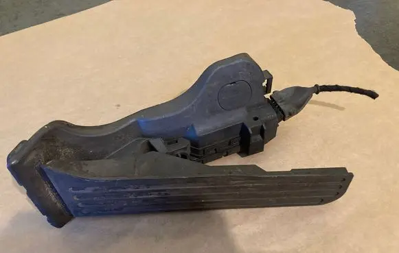 Volkswagen Golf V Accelerator throttle pedal 1K1721503L 6PV00860000 110971909