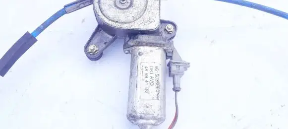 Peugeot 406 Front door window regulator motor 9615036980