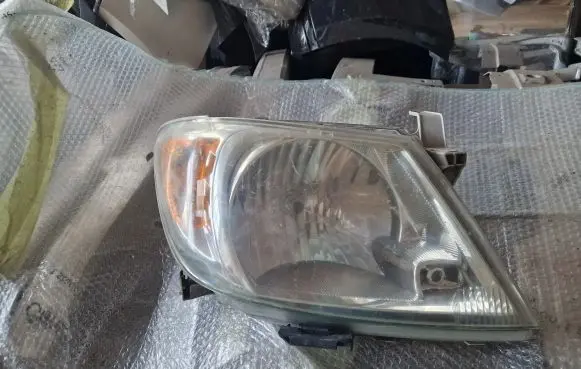 Toyota Hilux (AN10, AN20, AN30) Headlight/headlamp