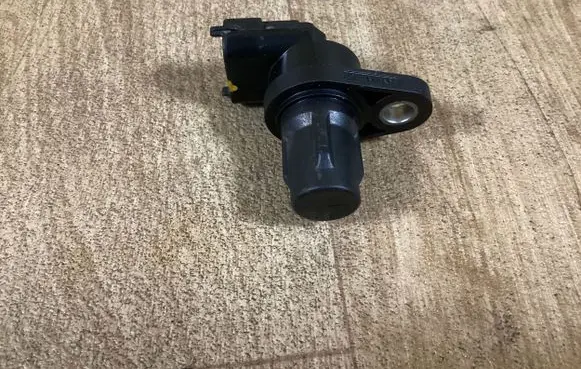 Honda FR-V Camshaft position sensor 0281002906